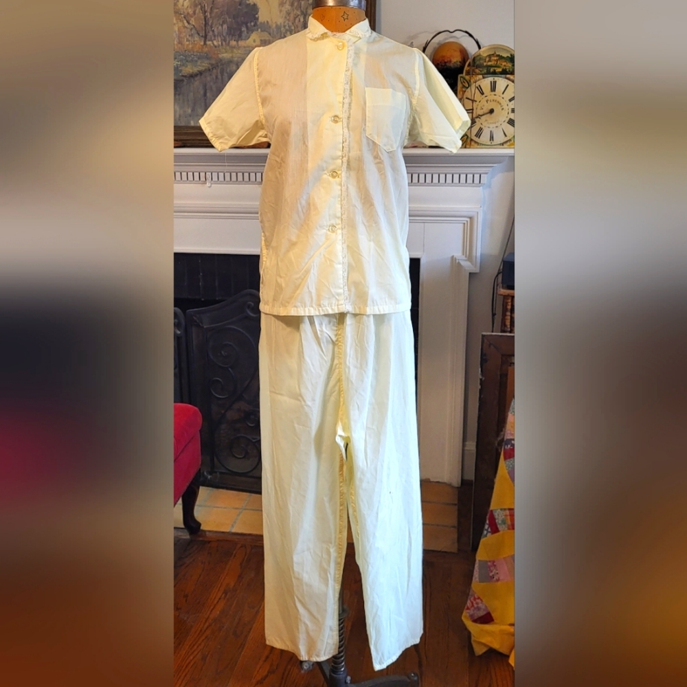 Vintage Light Yellow Schrank 2 PC Pajama Set